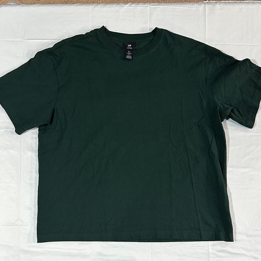 H&M Forest Green Short Sleeve Tee. Mens size Large. Washed but never worn